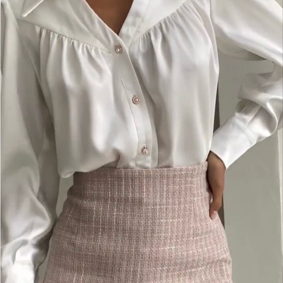 Lichi Straight Blouse with Fine Pleats and Pearl Buttons | Size Small - Picture 3 of 5